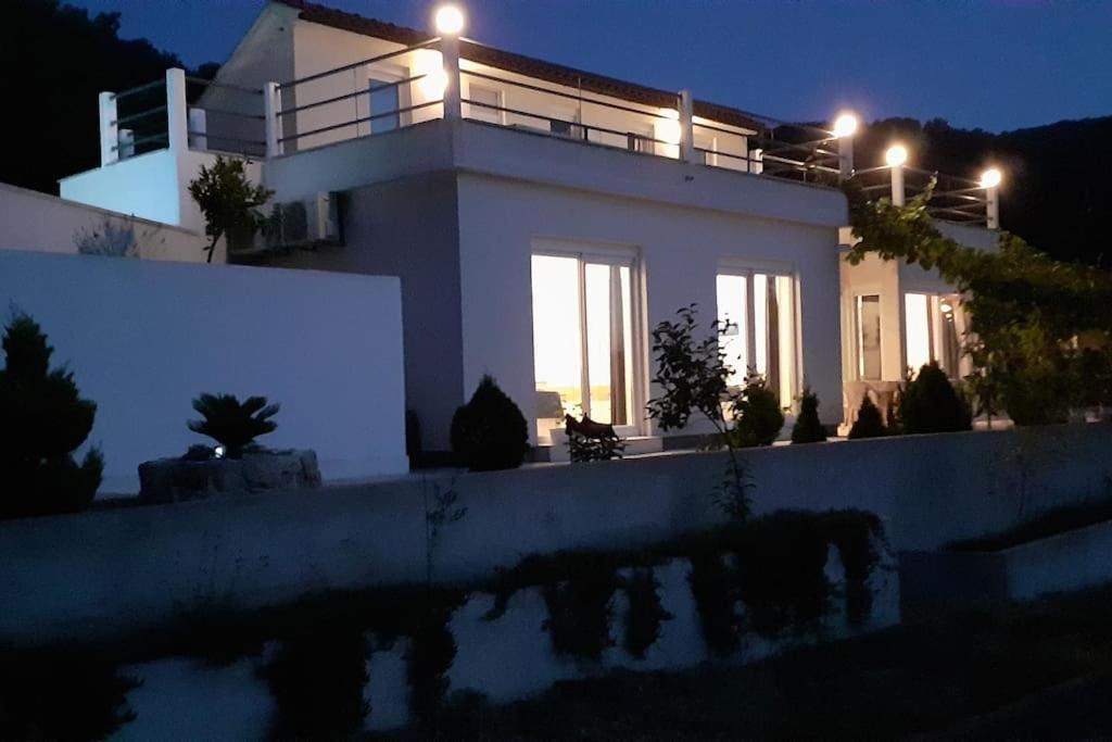 Vis - Luxury Holiday Villa With Swimming Pool Exterior photo