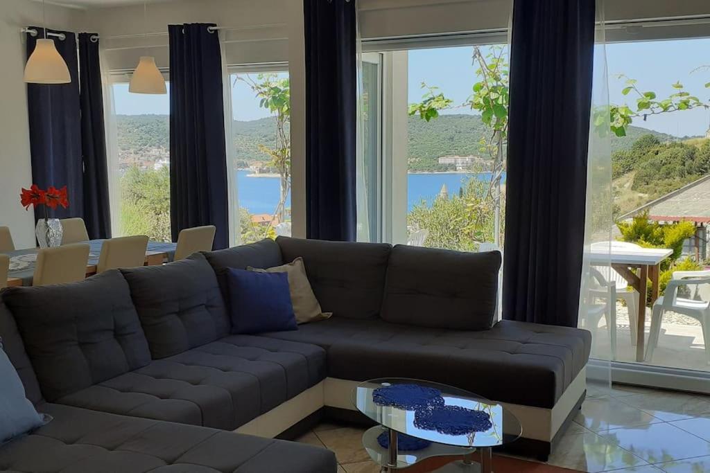 Vis - Luxury Holiday Villa With Swimming Pool Exterior photo